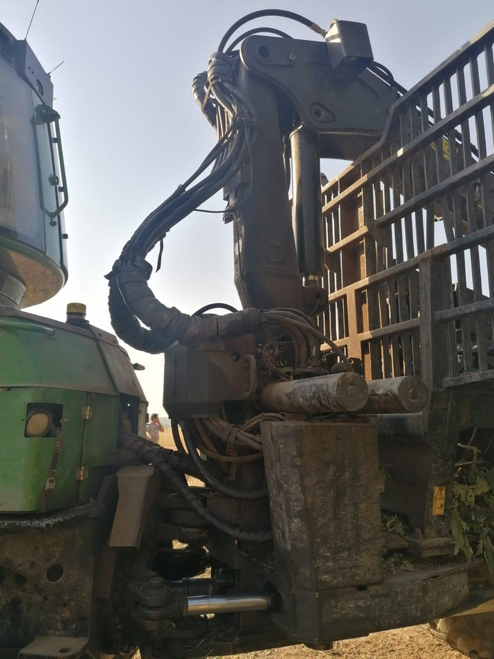 حافلة الغابات JOHN DEERE 1910E: صورة 6