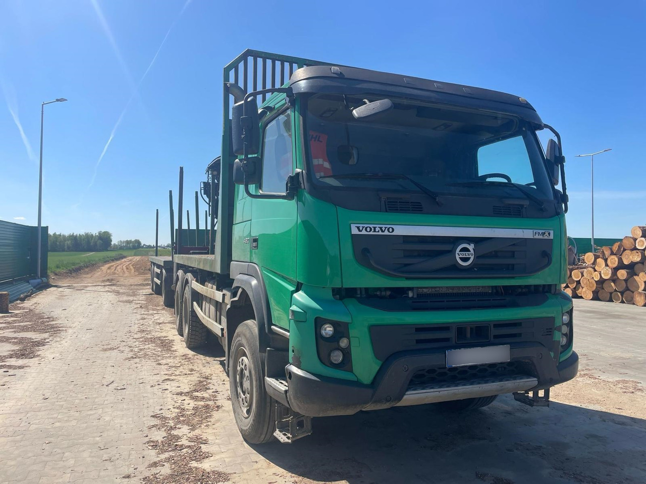 VOLVO FMX - شاحنة قطع الأشجار: صورة 3 VOLVO FMX - شاحنة قطع الأشجار: صورة 3