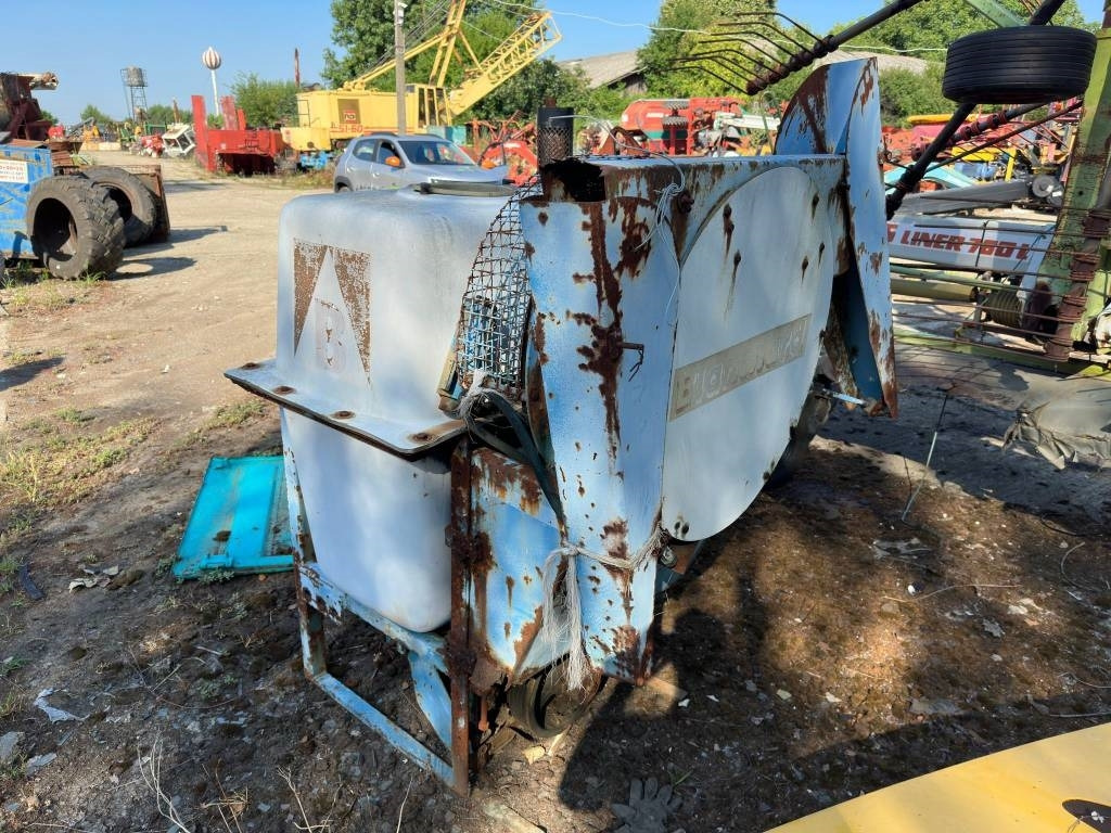 Blanchard 220 - بخاخ مركب على الجرار: صورة 2 Blanchard 220 - بخاخ مركب على الجرار: صورة 2