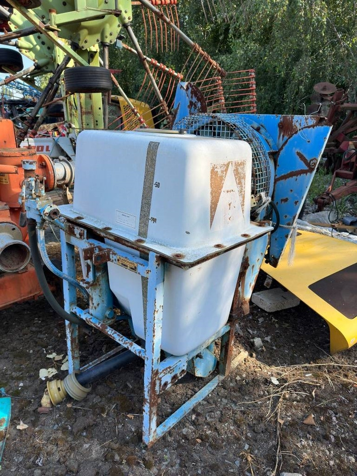 Blanchard 220 - بخاخ مركب على الجرار: صورة 1 Blanchard 220 - بخاخ مركب على الجرار: صورة 1