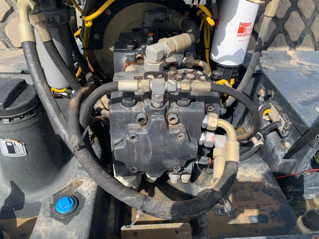 مدحلة ضاغطة Bomag BW 219 D H-4: صورة 8 مدحلة ضاغطة Bomag BW 219 D H-4: صورة 8