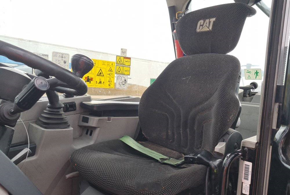 CAT TH 408 D - رافعة تلسكوبية: صورة 5 CAT TH 408 D - رافعة تلسكوبية: صورة 5