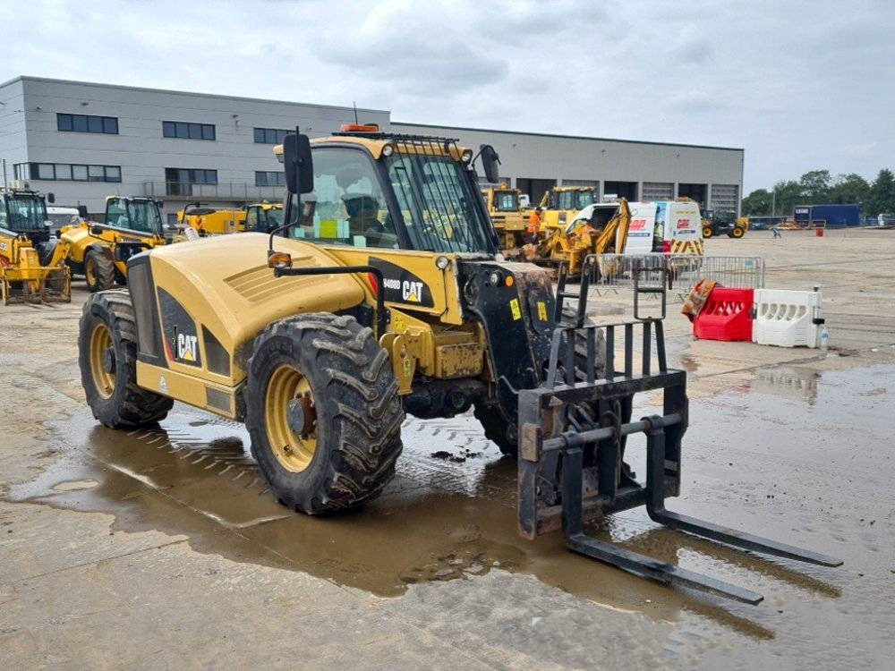 CAT TH 408 D - رافعة تلسكوبية: صورة 3 CAT TH 408 D - رافعة تلسكوبية: صورة 3