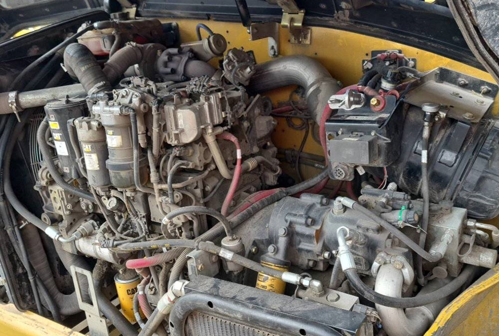 CAT TH 408 D - رافعة تلسكوبية: صورة 4 CAT TH 408 D - رافعة تلسكوبية: صورة 4