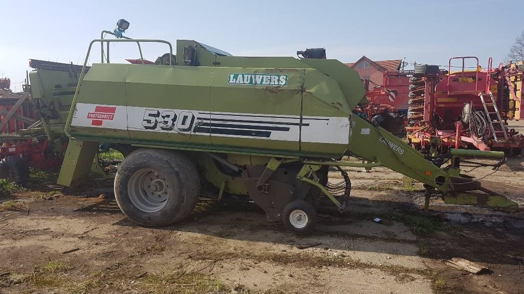 Fortschritt 530 - مكبس البالات المستطيله: صورة 4 Fortschritt 530 - مكبس البالات المستطيله: صورة 4