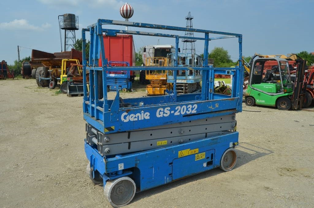 Genie GS 2032 - رافعة هيدروليكية مقصية: صورة 1 Genie GS 2032 - رافعة هيدروليكية مقصية: صورة 1