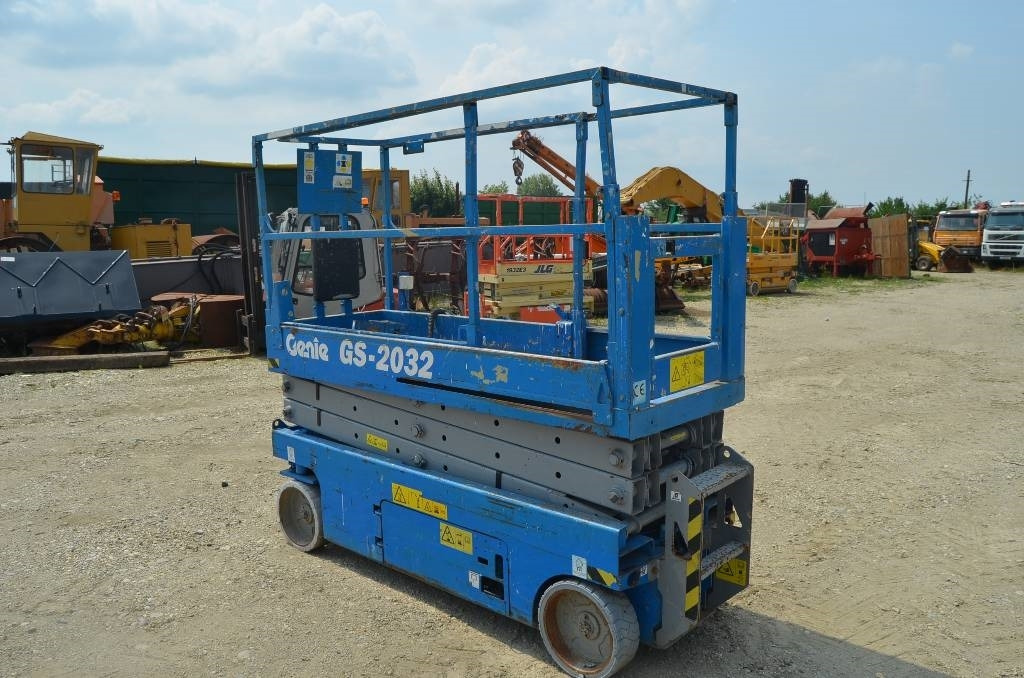 Genie GS 2032 - رافعة هيدروليكية مقصية: صورة 2 Genie GS 2032 - رافعة هيدروليكية مقصية: صورة 2