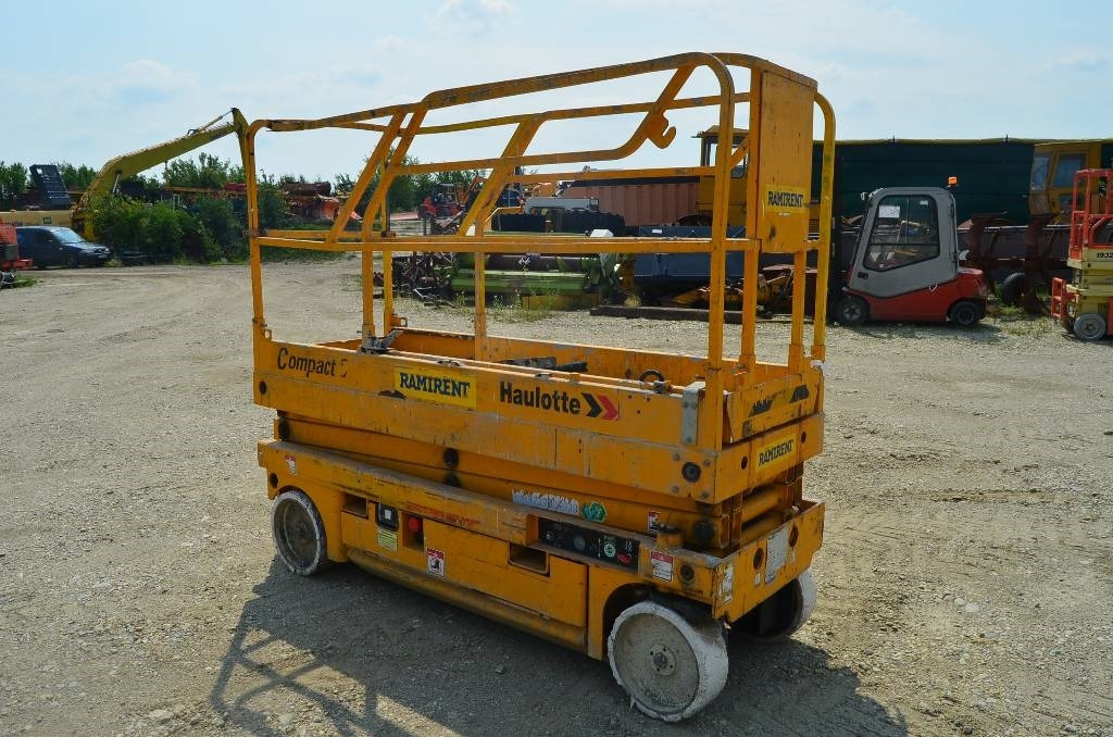 Haulotte Compact 8 - رافعة هيدروليكية مقصية: صورة 2 Haulotte Compact 8 - رافعة هيدروليكية مقصية: صورة 2