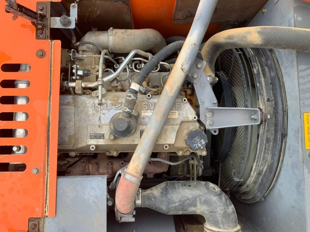 حفار زحاف Hitachi ZX 250 LC N-3: صورة 10