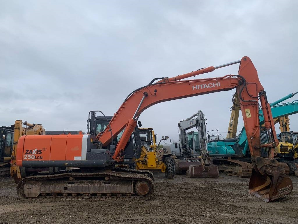 Hitachi ZX 250 LC N-3 - حفار زحاف: صورة 5 Hitachi ZX 250 LC N-3 - حفار زحاف: صورة 5