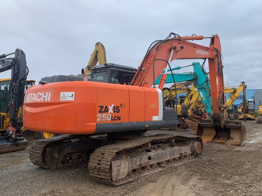 حفار زحاف Hitachi ZX 250 LC N-3: صورة 6