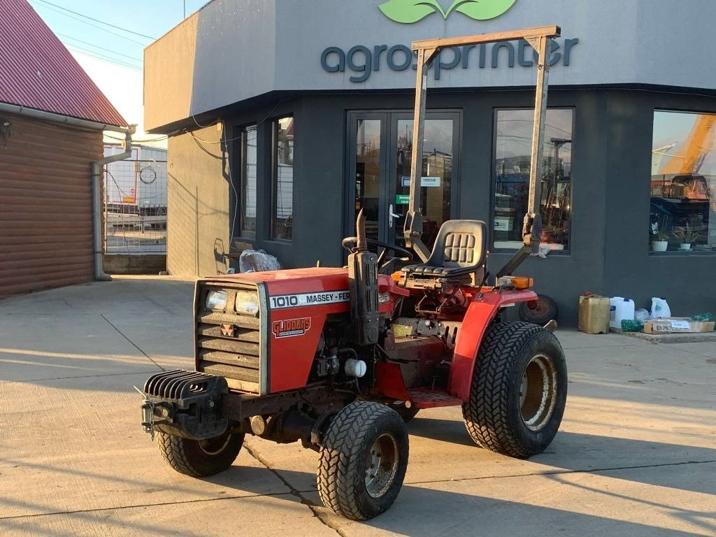 Massey Ferguson 1010 - جرار: صورة 1 Massey Ferguson 1010 - جرار: صورة 1