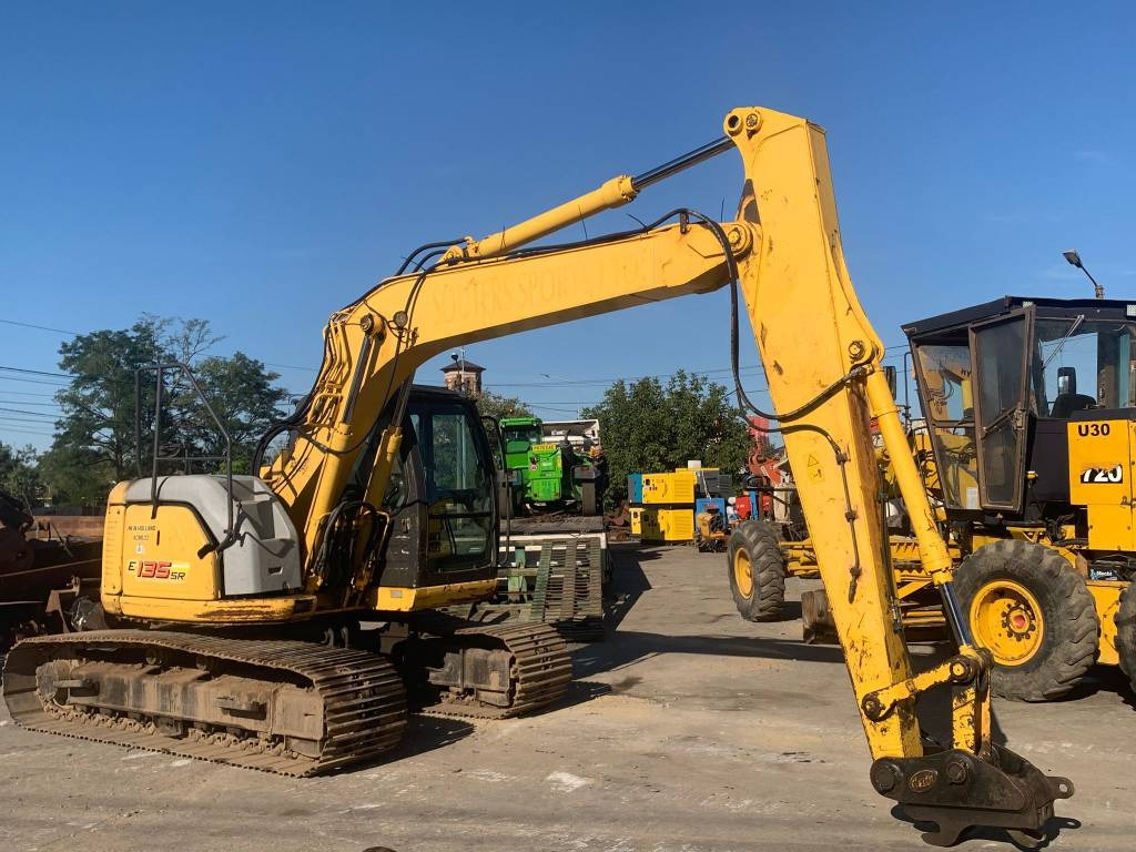 New Holland E 135 SR - حفار زحاف: صورة 1 New Holland E 135 SR - حفار زحاف: صورة 1