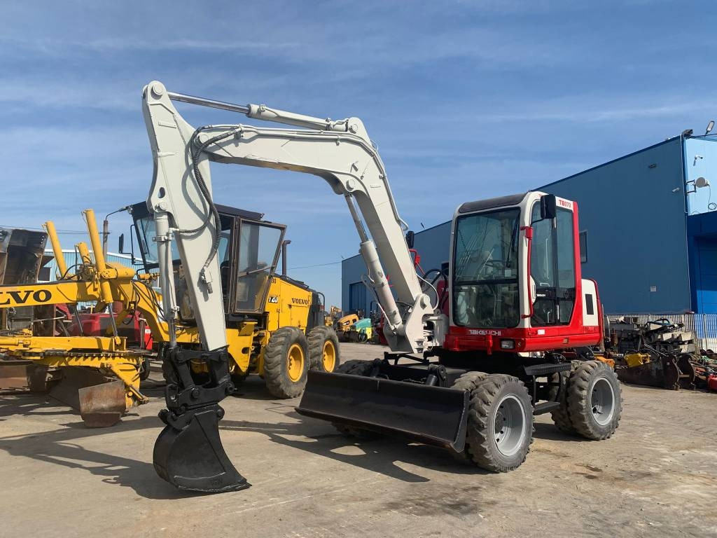 Takeuchi TB070W - حفارة دولاب: صورة 1 Takeuchi TB070W - حفارة دولاب: صورة 1