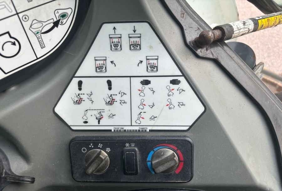 شيول صغير Bobcat S530: صورة 6