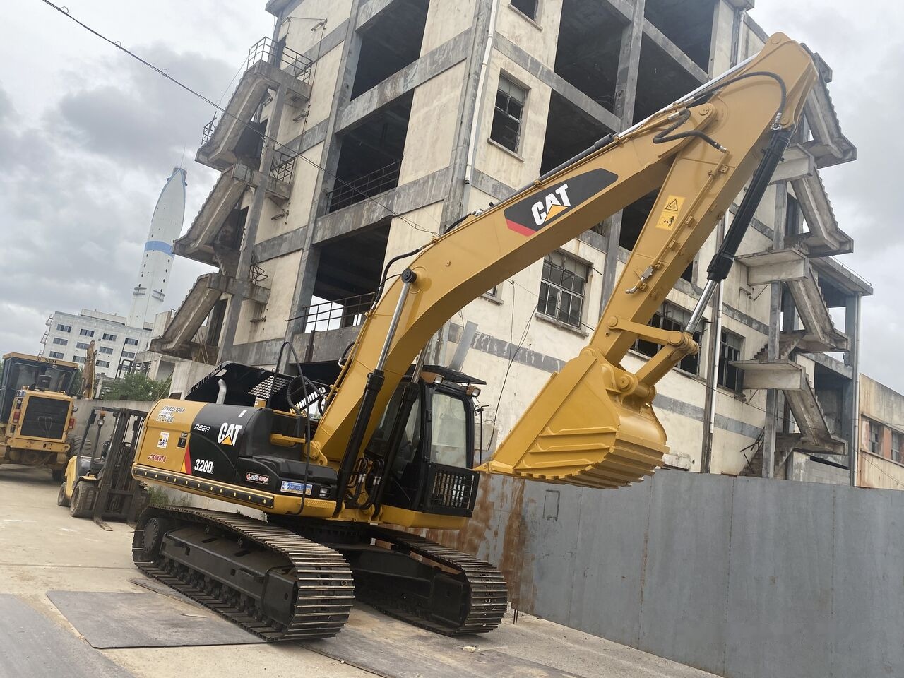 Caterpillar 320DL - حفار زحاف: صورة 5 Caterpillar 320DL - حفار زحاف: صورة 5