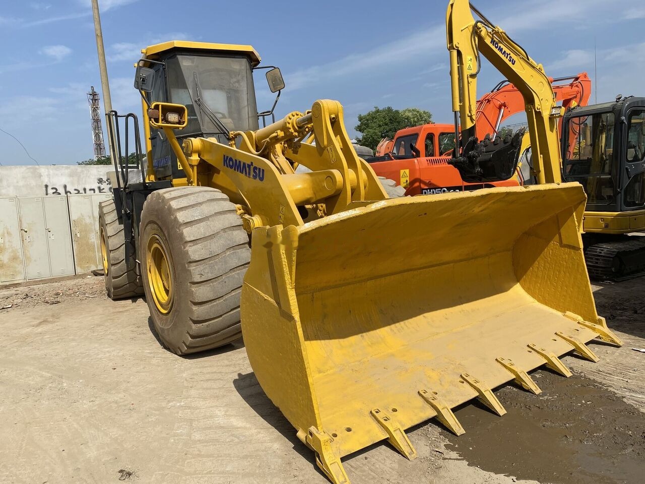 Komatsu WA470-3 - اللودر بعجل: صورة 2 Komatsu WA470-3 - اللودر بعجل: صورة 2