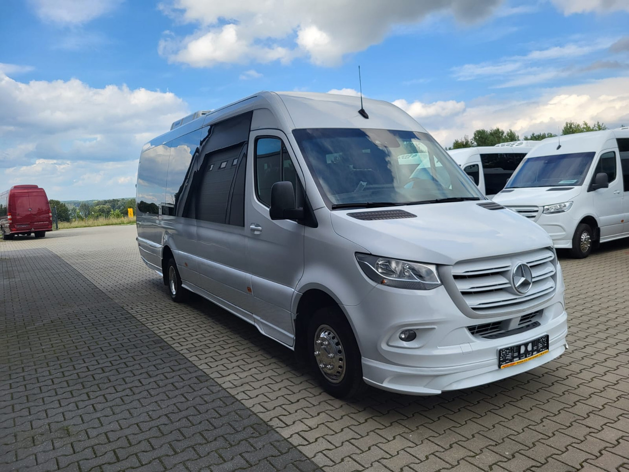 Mercedes-Benz Sprinter 519 CDI 24 places + 3 standing - حافلة سوبربان: صورة 1 Mercedes-Benz Sprinter 519 CDI 24 places + 3 standing - حافلة سوبربان: صورة 1