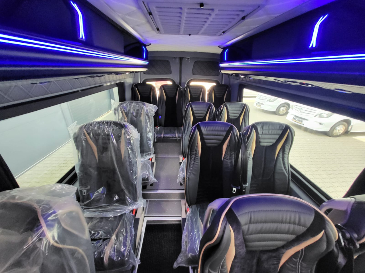 حافلة سوبربان Mercedes-Benz Sprinter 519 CDI 24 places + 3 standing: صورة 13