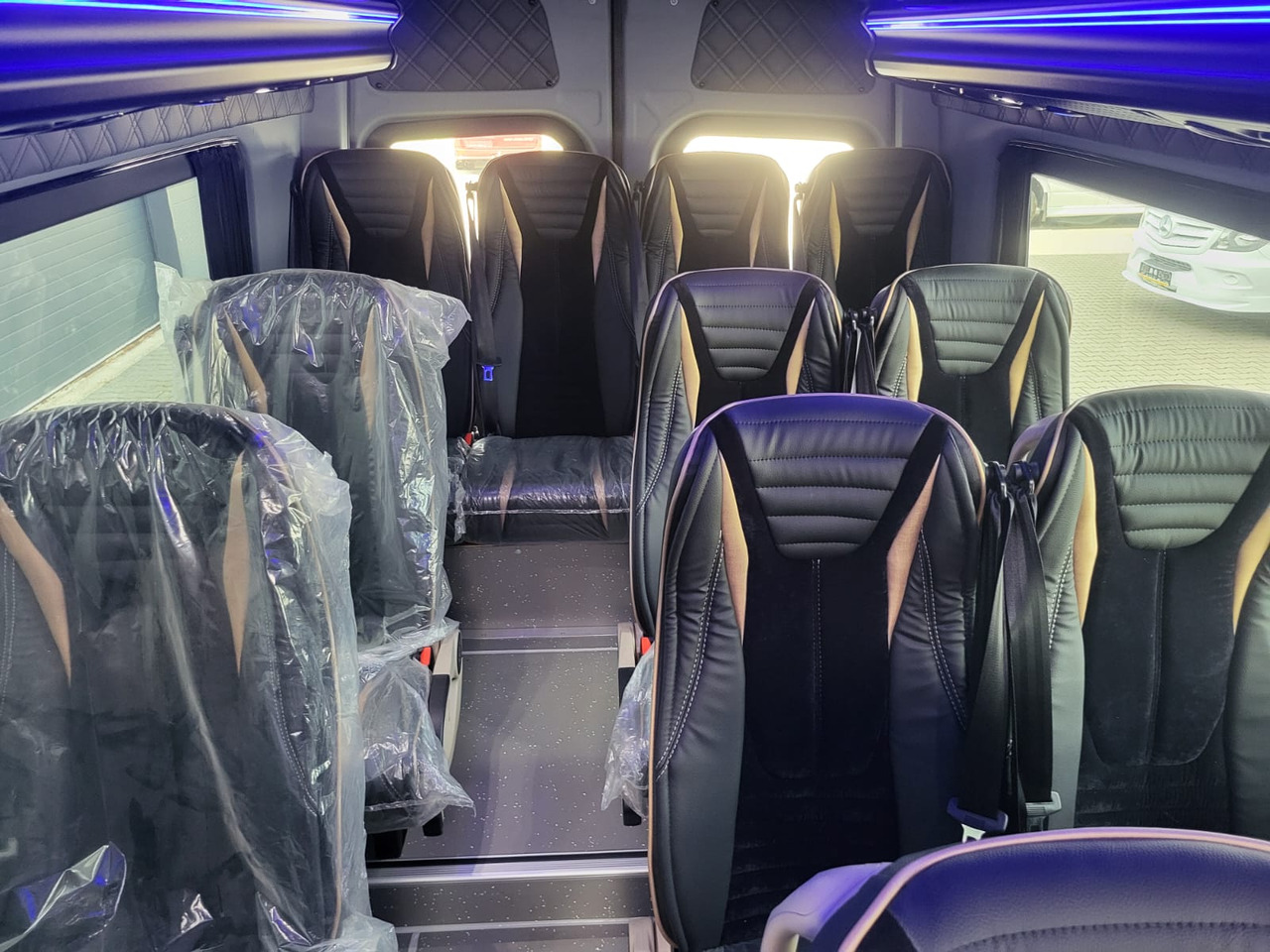 حافلة سوبربان Mercedes-Benz Sprinter 519 CDI 24 places + 3 standing: صورة 12
