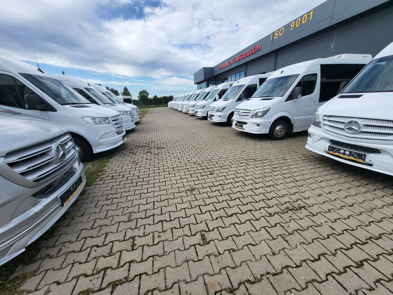 حافلة سوبربان Mercedes-Benz Sprinter 519 CDI 24 places + 3 standing: صورة 17