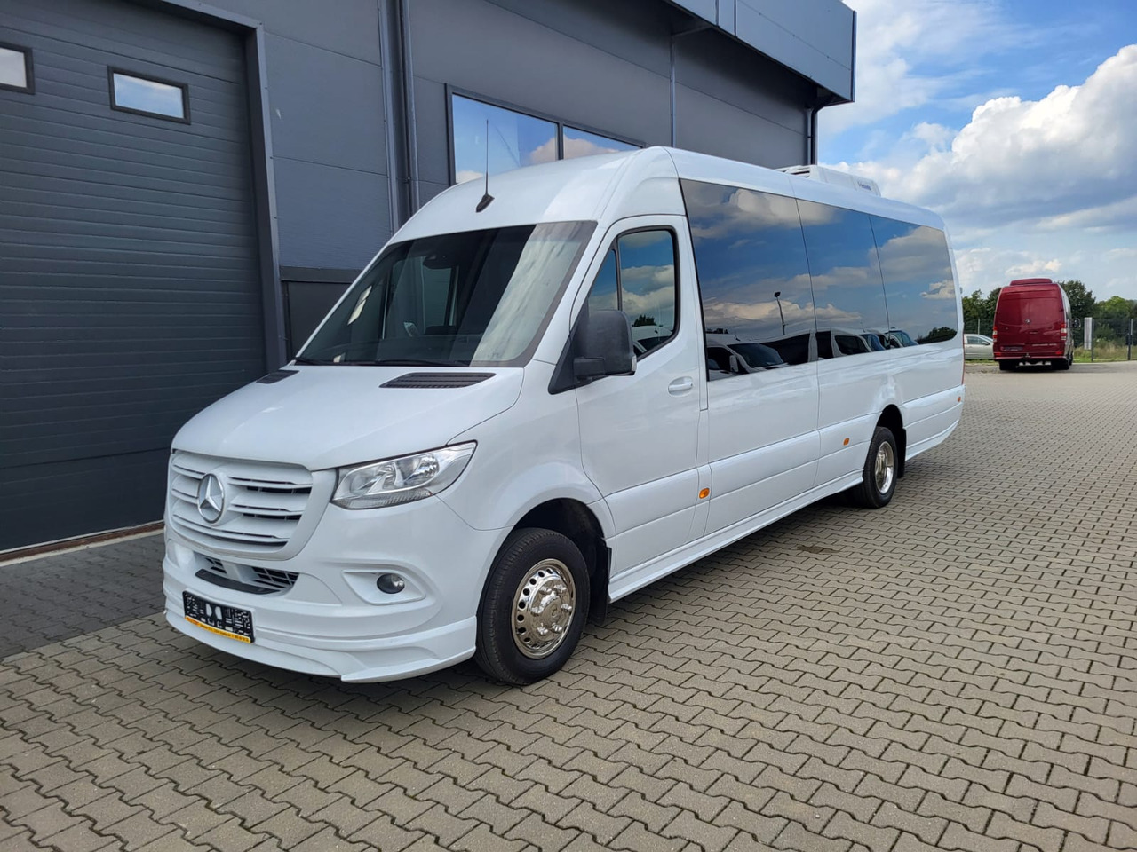 Mercedes-Benz Sprinter 519 CDI 24 places + 3 standing - حافلة سوبربان: صورة 2 Mercedes-Benz Sprinter 519 CDI 24 places + 3 standing - حافلة سوبربان: صورة 2