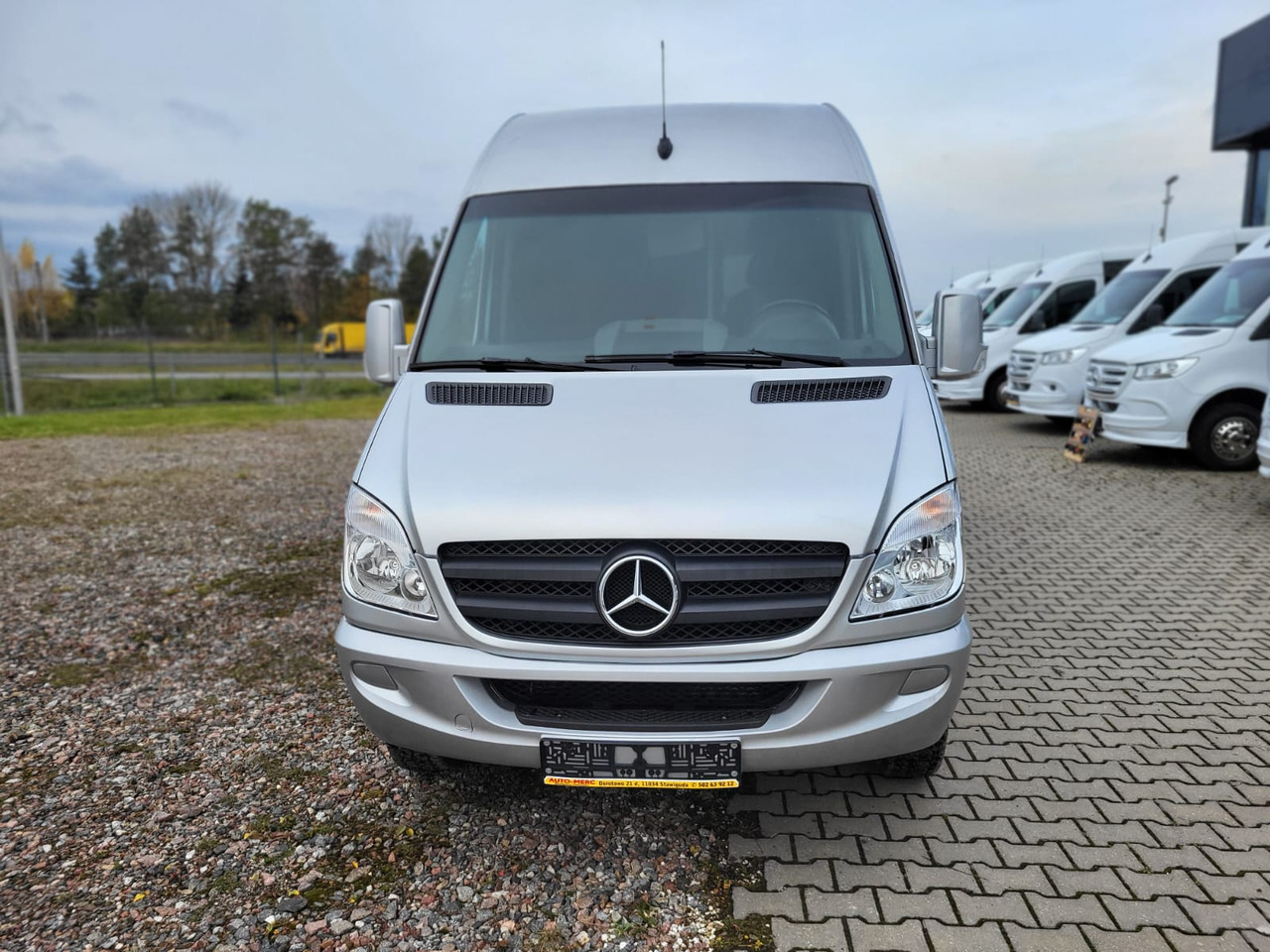 Mercedes-Benz Sprinter 519 CDI 24 places + 4 standing - حافلة سوبربان: صورة 3 Mercedes-Benz Sprinter 519 CDI 24 places + 4 standing - حافلة سوبربان: صورة 3