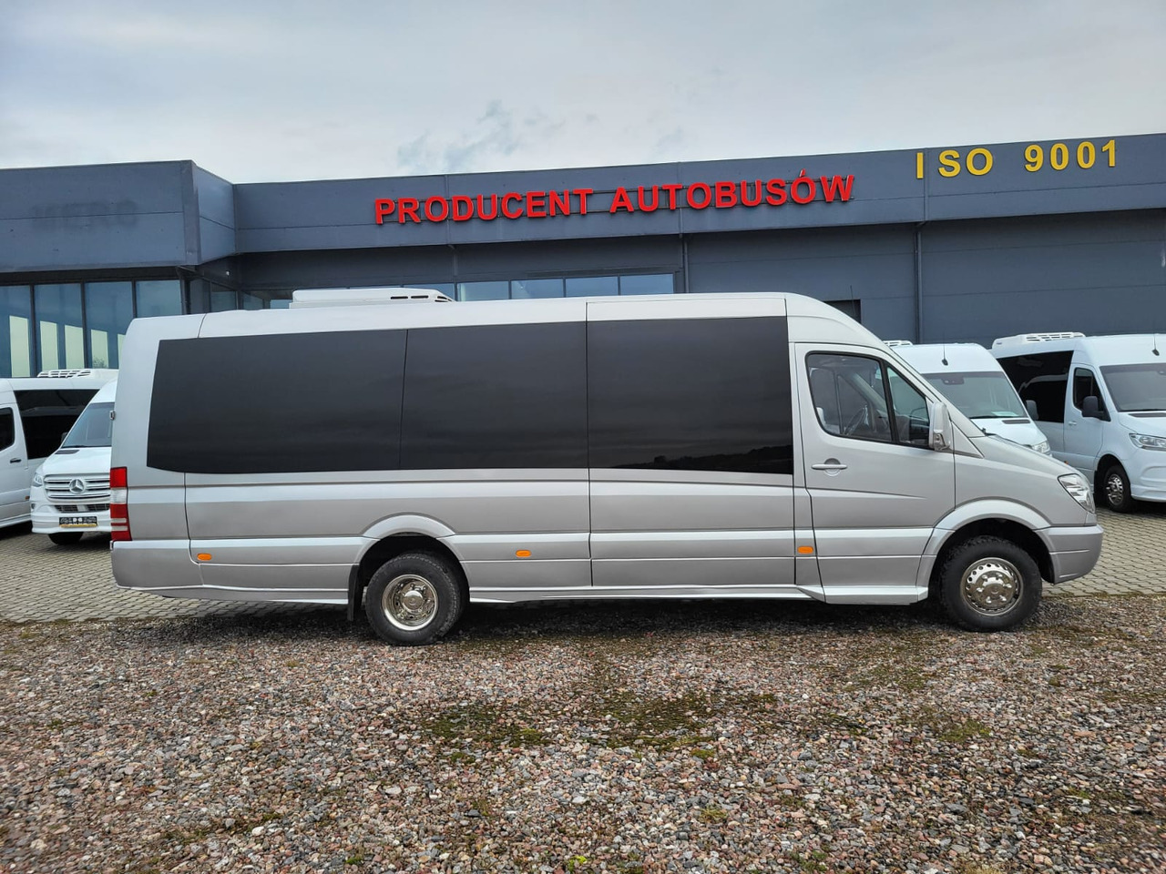 Mercedes-Benz Sprinter 519 CDI 24 places + 4 standing - حافلة سوبربان: صورة 4 Mercedes-Benz Sprinter 519 CDI 24 places + 4 standing - حافلة سوبربان: صورة 4