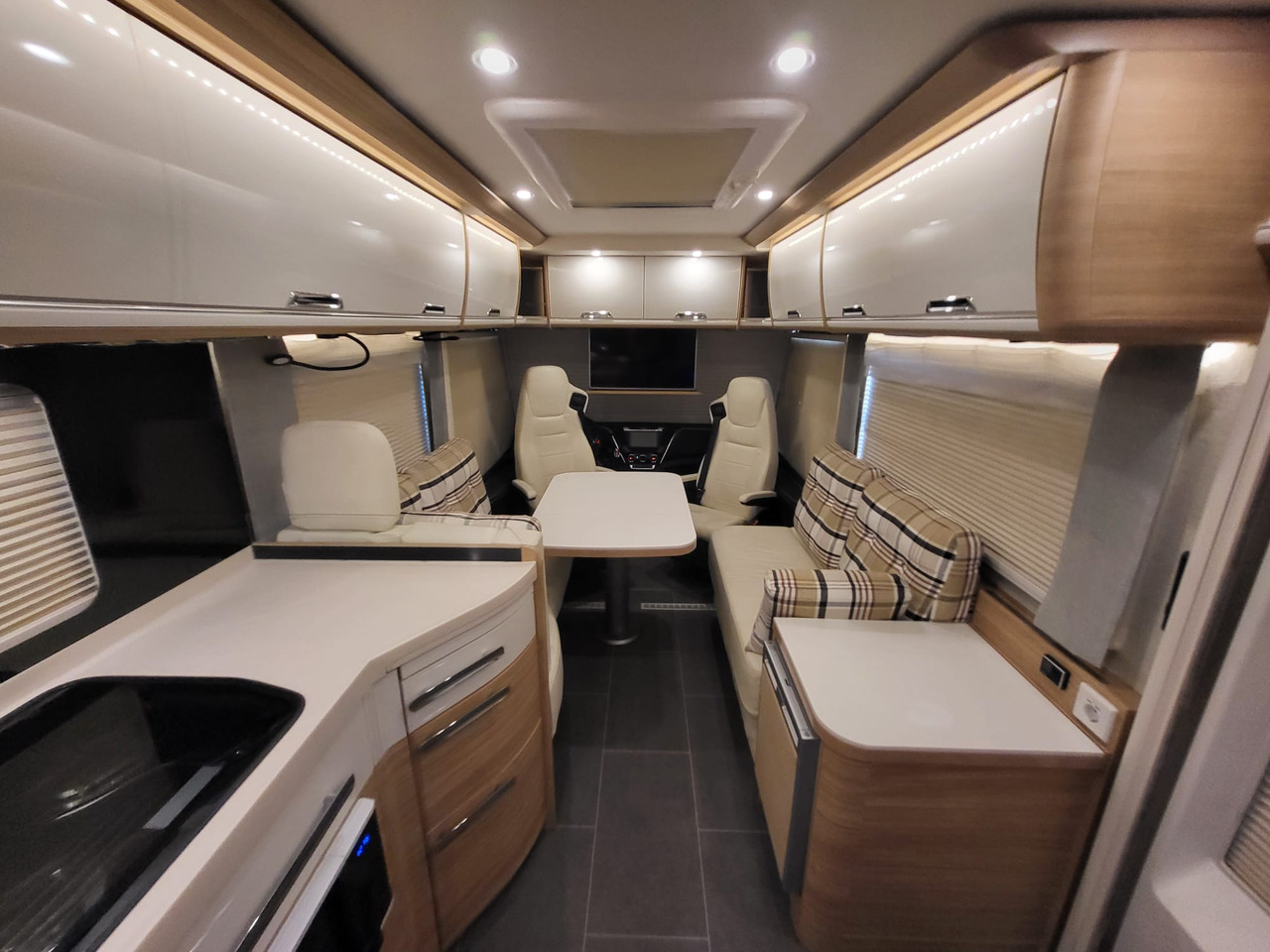 NIESMANN + BISCHOFF 920 - موتر هوم متكامل: صورة 5 NIESMANN + BISCHOFF 920 - موتر هوم متكامل: صورة 5