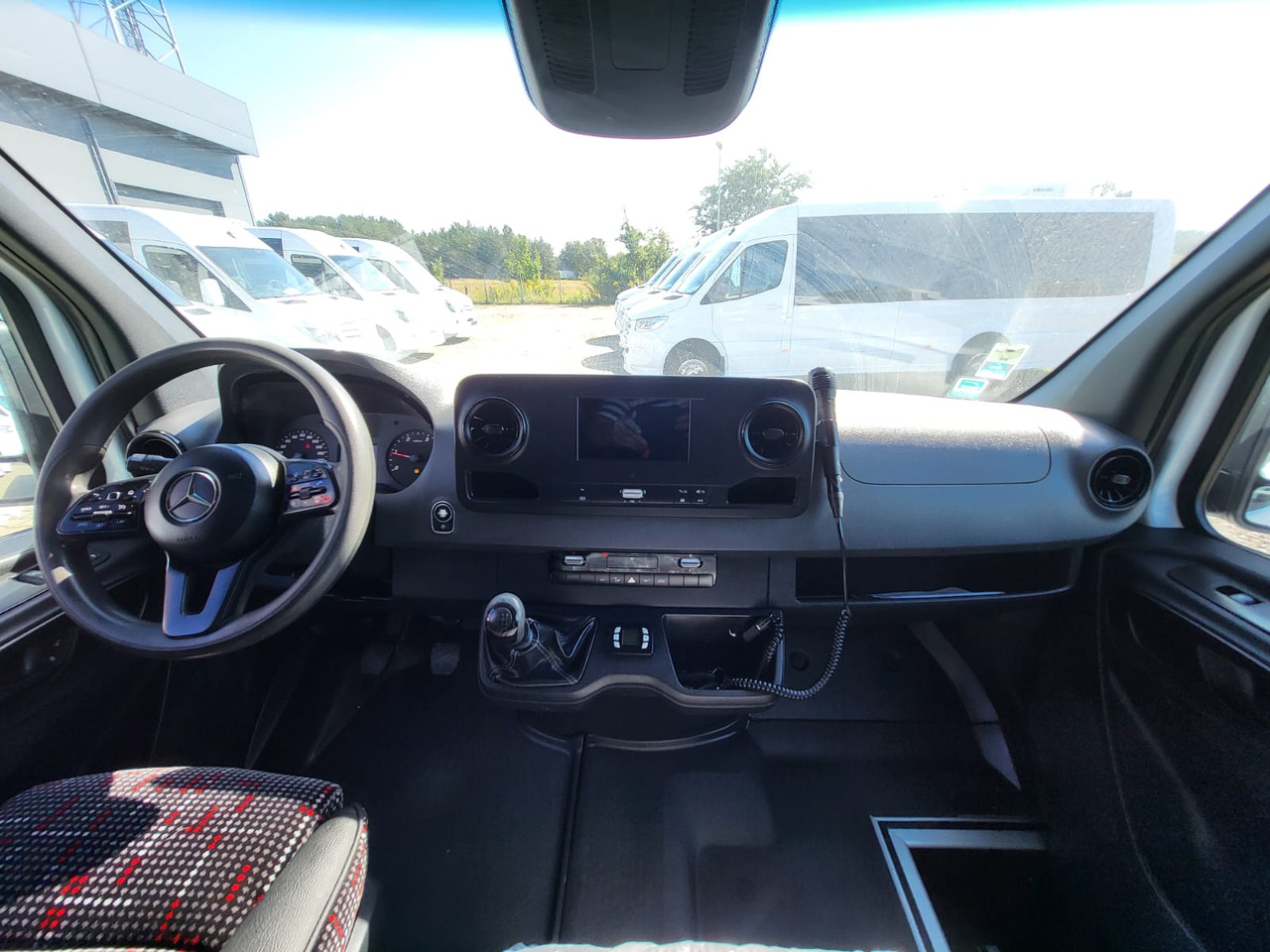 Sprinter 516 CDI 24 places + 4 standing - حافلة سوبربان: صورة 5 Sprinter 516 CDI 24 places + 4 standing - حافلة سوبربان: صورة 5