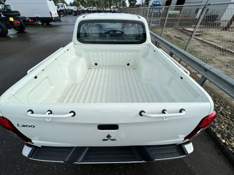 Mitsubishi L200 4x4 - 8 UNITS in WHITE 2.5 D GL Double Cab - EURO 2 - NEW!! Ready for work!!!** - شاحنة البيك أب, الشاحنات الصغيرة كابينة مزدوجة: صورة 4 Mitsubishi L200 4x4 - 8 UNITS in WHITE 2.5 D GL Double Cab - EURO 2 - NEW!! Ready for work!!!** - شاحنة البيك أب, الشاحنات الصغيرة كابينة مزدوجة: صورة 4