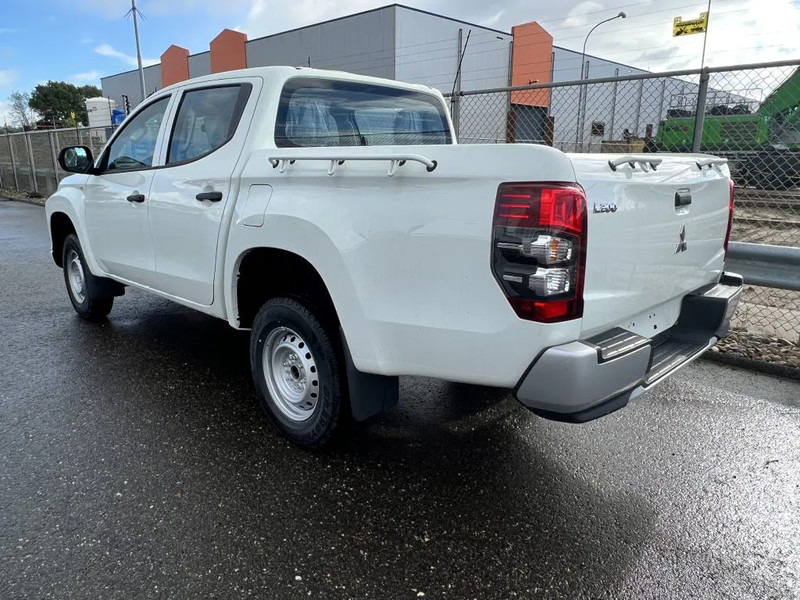 Mitsubishi L200 4x4 - 8 UNITS in WHITE 2.5 D GL Double Cab - EURO 2 - NEW!! Ready for work!!!** - شاحنة البيك أب, الشاحنات الصغيرة كابينة مزدوجة: صورة 2 Mitsubishi L200 4x4 - 8 UNITS in WHITE 2.5 D GL Double Cab - EURO 2 - NEW!! Ready for work!!!** - شاحنة البيك أب, الشاحنات الصغيرة كابينة مزدوجة: صورة 2