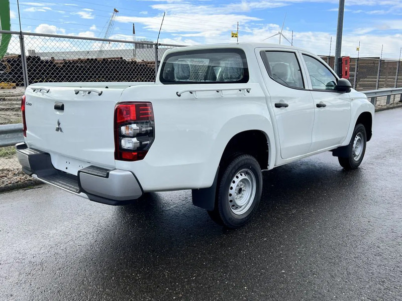 Mitsubishi L200 4x4 - 8 UNITS in WHITE 2.5 D GL Double Cab - EURO 2 - NEW!! Ready for work!!!** - شاحنة البيك أب, الشاحنات الصغيرة كابينة مزدوجة: صورة 5 Mitsubishi L200 4x4 - 8 UNITS in WHITE 2.5 D GL Double Cab - EURO 2 - NEW!! Ready for work!!!** - شاحنة البيك أب, الشاحنات الصغيرة كابينة مزدوجة: صورة 5