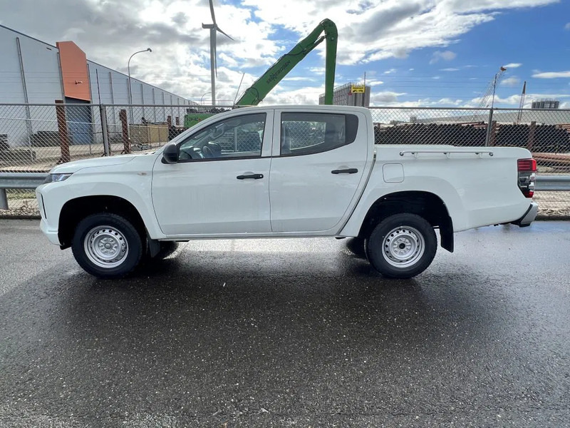 Mitsubishi L200 4x4 - 8 UNITS in WHITE 2.5 D GL Double Cab - EURO 2 - NEW!! Ready for work!!!** - شاحنة البيك أب, الشاحنات الصغيرة كابينة مزدوجة: صورة 1 Mitsubishi L200 4x4 - 8 UNITS in WHITE 2.5 D GL Double Cab - EURO 2 - NEW!! Ready for work!!!** - شاحنة البيك أب, الشاحنات الصغيرة كابينة مزدوجة: صورة 1