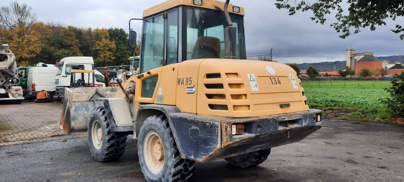 Komatsu WA95-3 - اللودر بعجل: صورة 4 Komatsu WA95-3 - اللودر بعجل: صورة 4