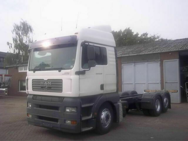 MAN 26.390 Fahrgestell Schaltgetriebe - شاحنة هيكل كابينة: صورة 2 MAN 26.390 Fahrgestell Schaltgetriebe - شاحنة هيكل كابينة: صورة 2