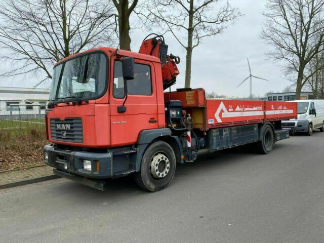 MAN ME18.284 mit Kran Not Aus Hiab 122B - شاحنات مسطحة, شاحنة كرين: صورة 1 MAN ME18.284 mit Kran Not Aus Hiab 122B - شاحنات مسطحة, شاحنة كرين: صورة 1