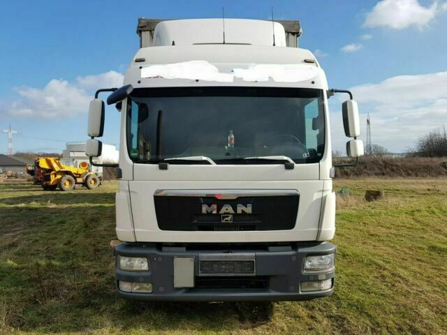 MAN TGL8.240 G.Haus/2xBett Klima AHK - شاحنة ستارة جانبية: صورة 1 MAN TGL8.240 G.Haus/2xBett Klima AHK - شاحنة ستارة جانبية: صورة 1