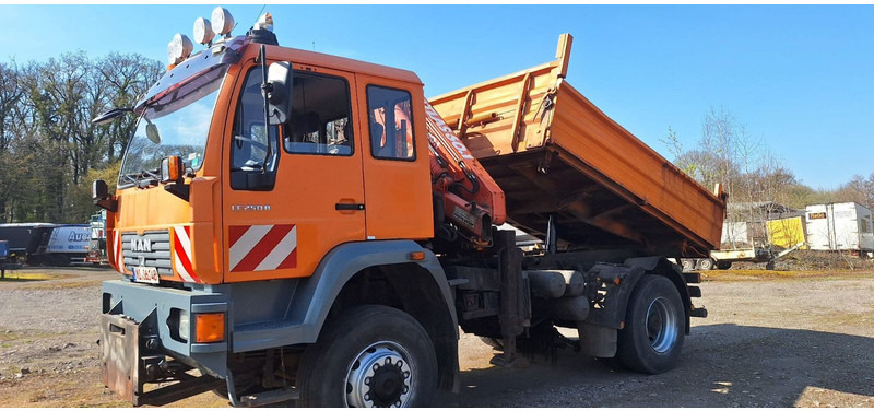 MAN TGM 18.240PS 4x4 3.S-Kipper mit Kran - شاحنة قلاب, شاحنة كرين: صورة 1 MAN TGM 18.240PS 4x4 3.S-Kipper mit Kran - شاحنة قلاب, شاحنة كرين: صورة 1