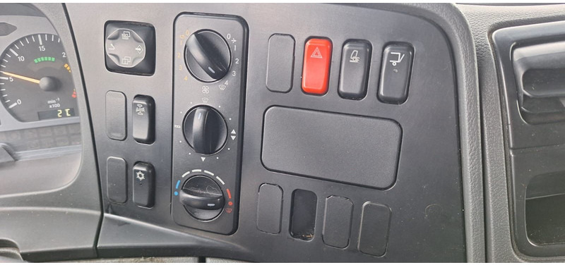 Mercedes-Benz 1222 Atego Koffer mit LBW Klima - شاحنة مقفلة: صورة 5 Mercedes-Benz 1222 Atego Koffer mit LBW Klima - شاحنة مقفلة: صورة 5