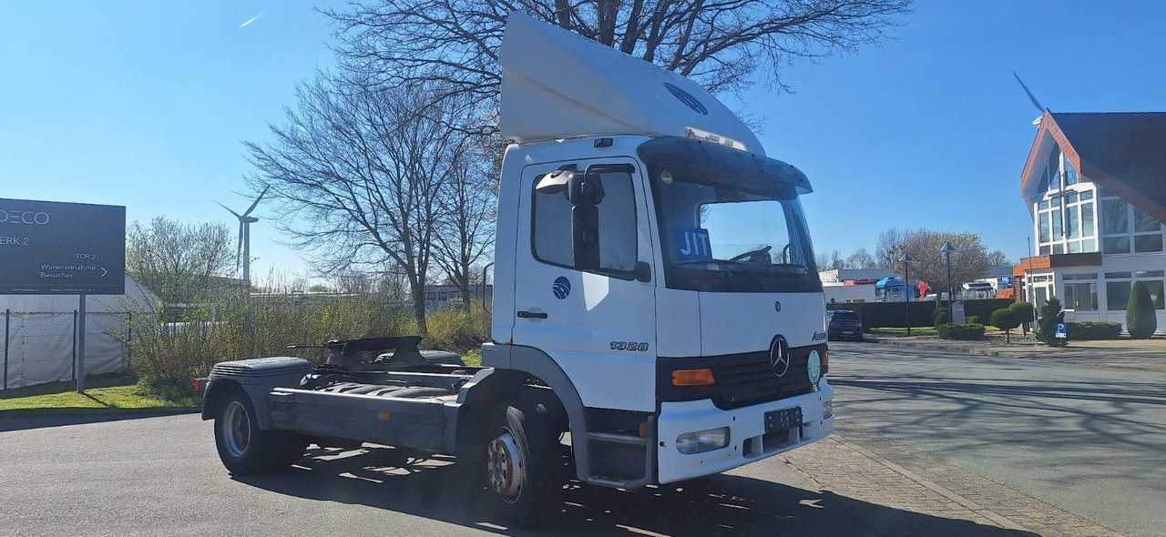 Mercedes-Benz 1328 SZM Atego - وحدة جر: صورة 1 Mercedes-Benz 1328 SZM Atego - وحدة جر: صورة 1