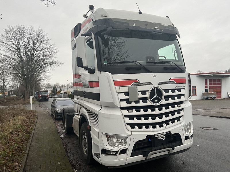 Mercedes-Benz 1845 Arocs 4x4 HD 1-Hand - وحدة جر: صورة 5 Mercedes-Benz 1845 Arocs 4x4 HD 1-Hand - وحدة جر: صورة 5