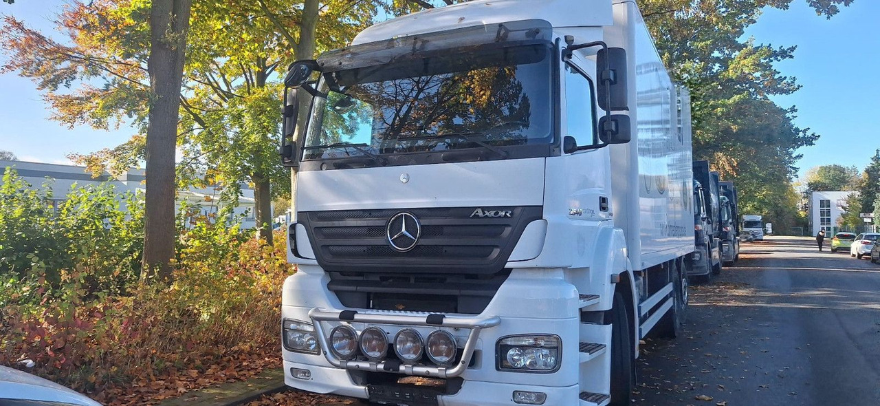 Mercedes-Benz 2540 Koffer mit LBW - شاحنة مقفلة: صورة 1 Mercedes-Benz 2540 Koffer mit LBW - شاحنة مقفلة: صورة 1