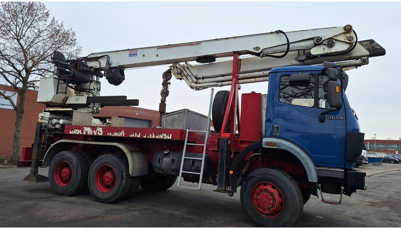 Mercedes-Benz 2629 AK Motorwagen mit Kran Dachdeckerkran6x6 - شاحنة كرين: صورة 1 Mercedes-Benz 2629 AK Motorwagen mit Kran Dachdeckerkran6x6 - شاحنة كرين: صورة 1