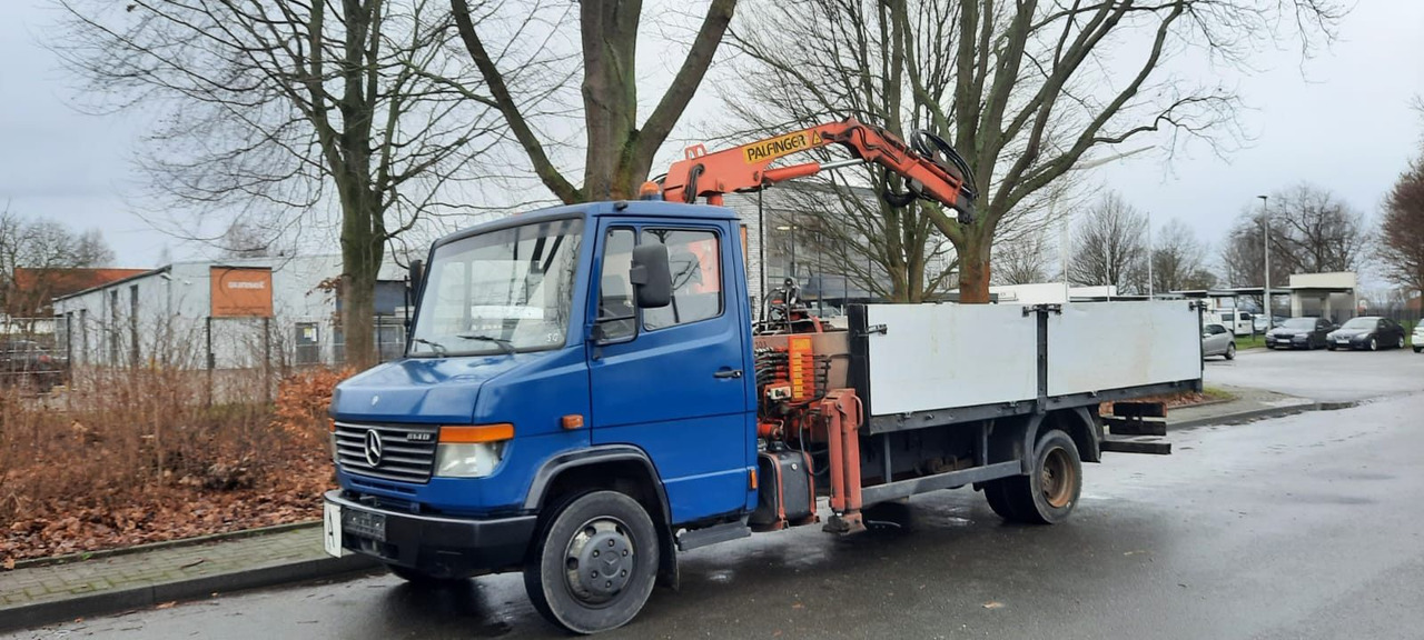 Mercedes-Benz 814 Pritsche mit Kran+Greifer - شاحنة مفتوحة: صورة 1 Mercedes-Benz 814 Pritsche mit Kran+Greifer - شاحنة مفتوحة: صورة 1
