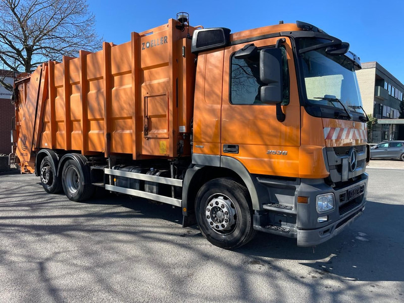 Mercedes-Benz Actros 2536 6x2 Blatt/Luft Müllwagen - شاحنة النفايات: صورة 2 Mercedes-Benz Actros 2536 6x2 Blatt/Luft Müllwagen - شاحنة النفايات: صورة 2