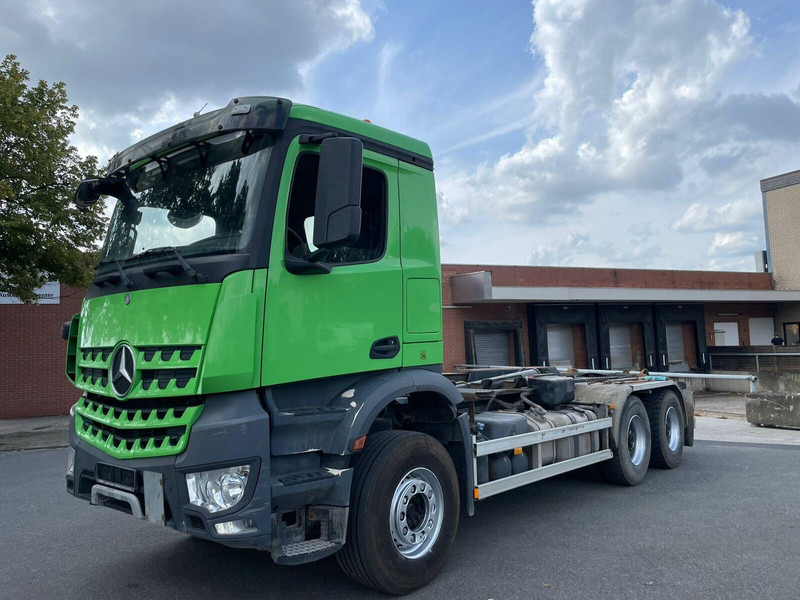 Mercedes-Benz Arocs 2643 - شاحنة ذات خطاف: صورة 2 Mercedes-Benz Arocs 2643 - شاحنة ذات خطاف: صورة 2