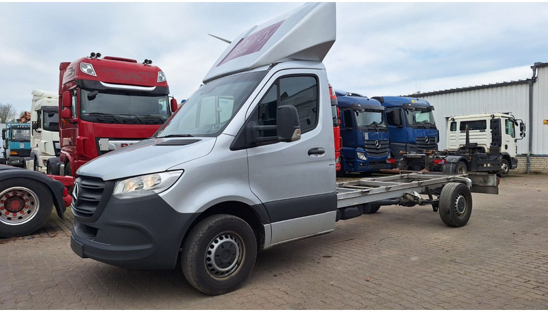 Mercedes-Benz Fahrgestell 316 - شاحنة التوصيل: صورة 1 Mercedes-Benz Fahrgestell 316 - شاحنة التوصيل: صورة 1