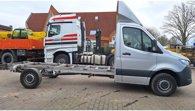 Mercedes-Benz Fahrgestell 316 - شاحنة التوصيل: صورة 3 Mercedes-Benz Fahrgestell 316 - شاحنة التوصيل: صورة 3