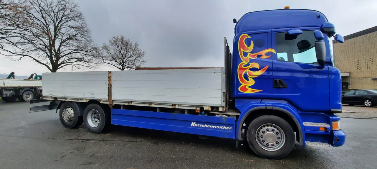 Scania G440 Pritsche 6x2 Kran am Heck vor. - شاحنات مسطحة, شاحنة كرين: صورة 3 Scania G440 Pritsche 6x2 Kran am Heck vor. - شاحنات مسطحة, شاحنة كرين: صورة 3